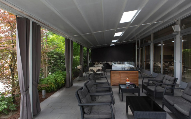 Smart Hotel Holiday