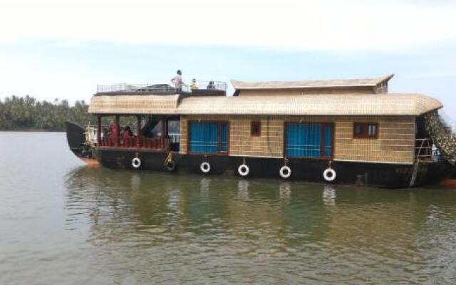 Thejaswini House Boat Day Night 2