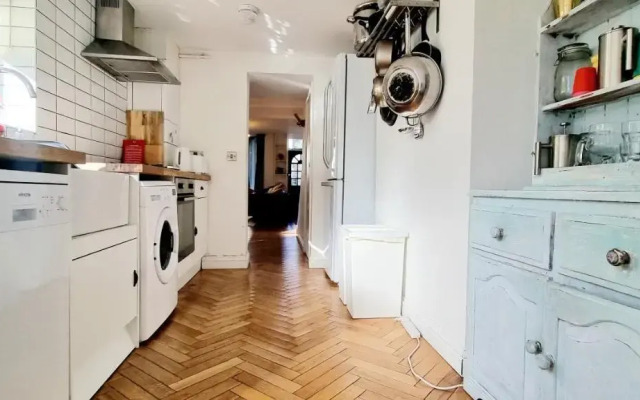 Eclectic seaside 4 bedroom artists residence