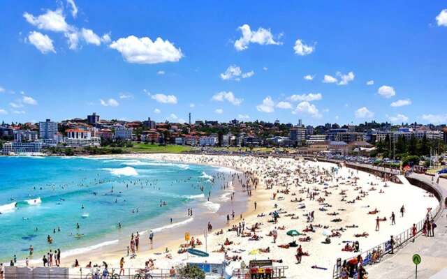 BONDI BEACH RETREAT (016i)