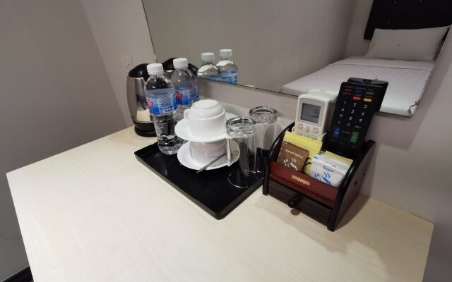 Ease Hotel