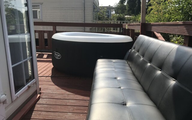 Sheraton On The Lake in Coghurst Holiday Park