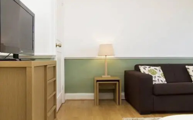 Sloane Avenue Apartment