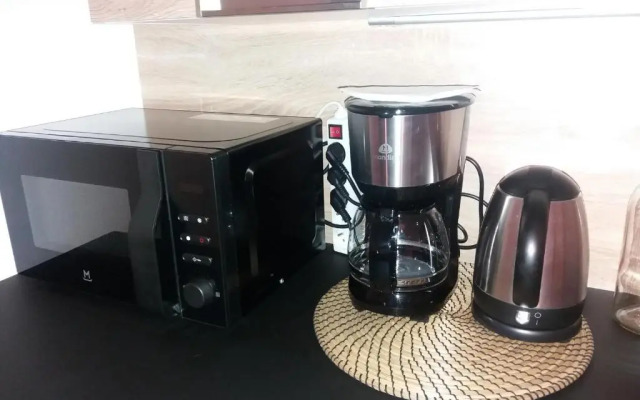 Studio avec terrasse, proche tram