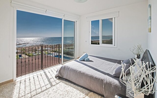 Celebrity Villa Oliver P 14