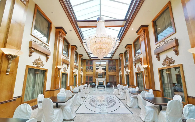Woodbine Hotel and Suites