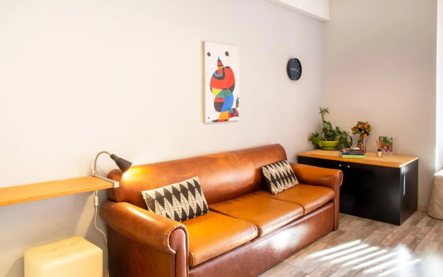 Ermou 18 Mosaics boutique aprtm in Parliament square