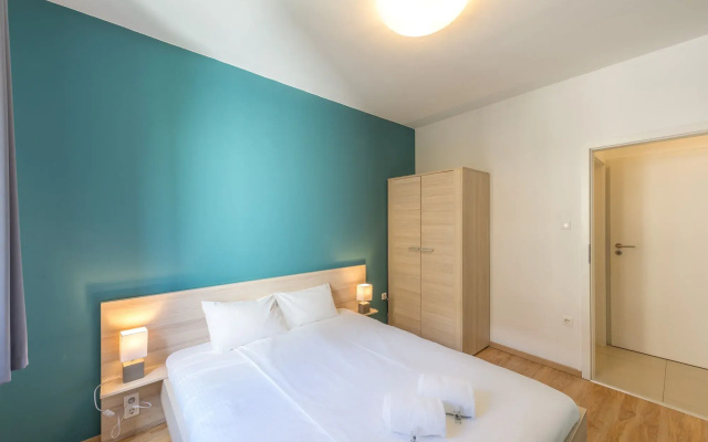 Corvin Plaza Apartments & Suites