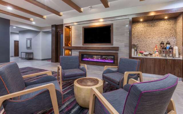 La Quinta Inn & Suites by Wyndham Houston East at Sheldon Rd