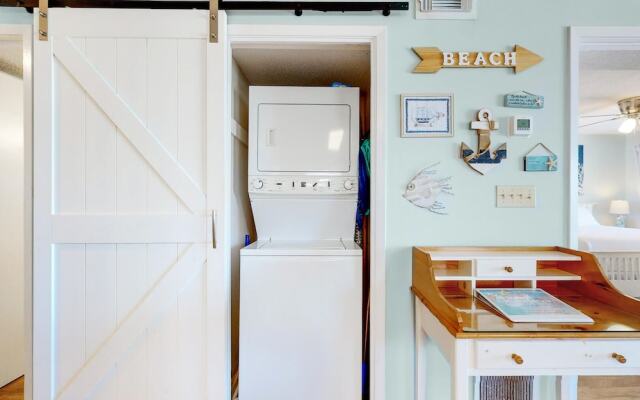 Beach View 3br/2ba W/pools Sleeps 8