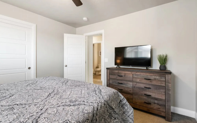 Red Cliffs Getaway 3 Bedroom Townhouse