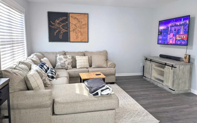 Woodland Chalet by Avantstay Deck + Lake Access