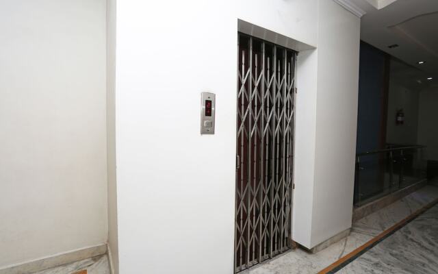 OYO 24646 Hotel Gaurav Palace