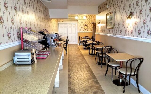 Avondale by the Sea Motel