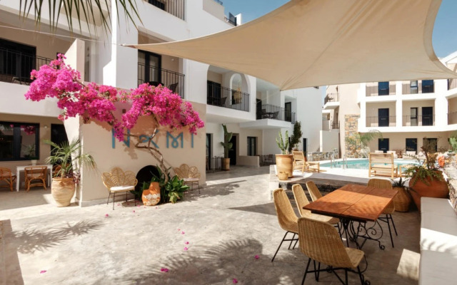 Nami Hotel & Suites