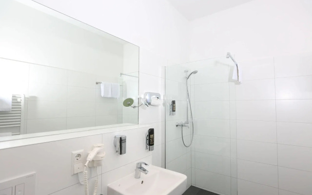 H24 Hoteltow