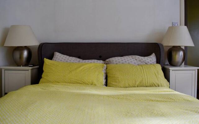 1 Bedroom Apartment With Large Garden in West London