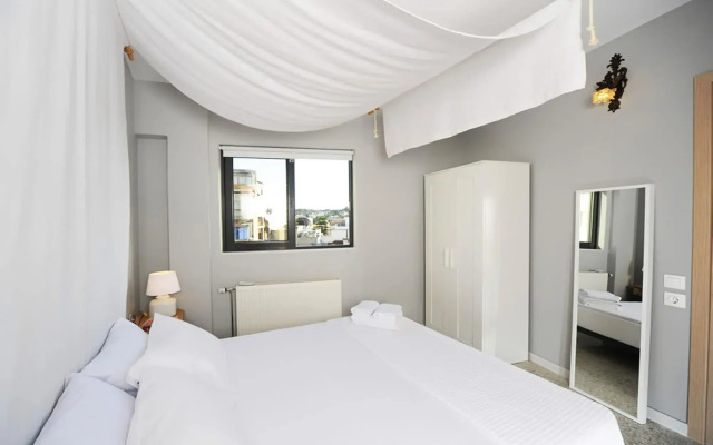 Live in Athens, Psyrri Central Apartments