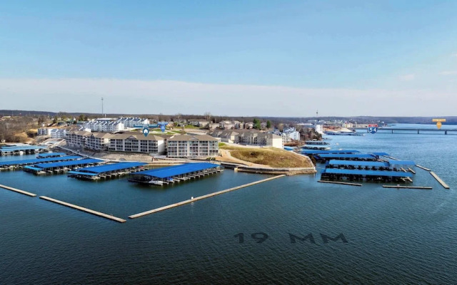 Panoramic Sunset Escape Waterfront Condo for 7!