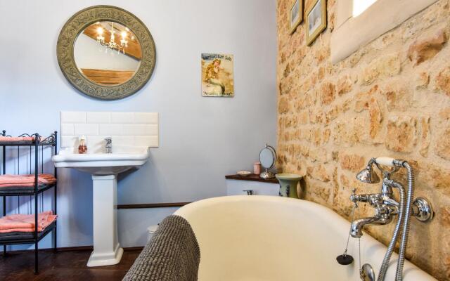 Cozy Holiday Home in La Foret-de-tessé With Private Pool