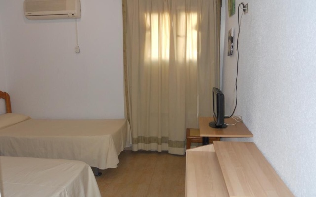 Hostal El Descanso - photo 3