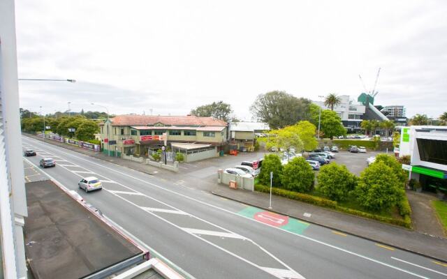 Epsom Central Modern 3Brd Apt