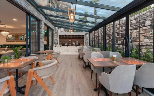 Lagun Castle Hotel&Spa