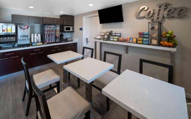 Days Inn by Wyndham Galt/Elk Grove South