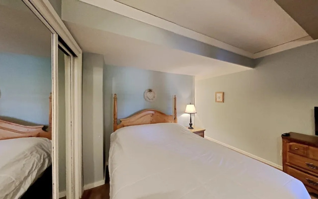 2 Bedroom Condo with Amazing Unobstructed Mountain View! Steps from Canyon Lodge! by RedAwning