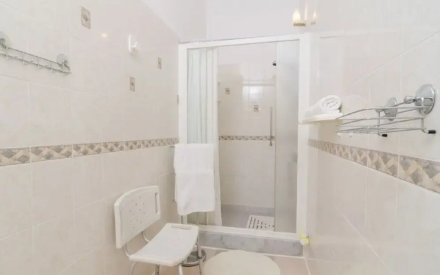Holiday Home Gemma - Four Bedroom Holiday Home With Terrace and Swimming Pool