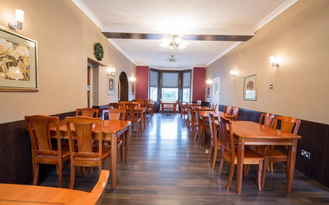 Rossmore Hotel