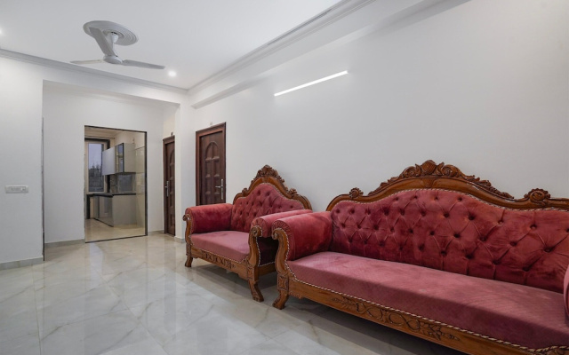Classic With Balcony Huda Market Sector 46
