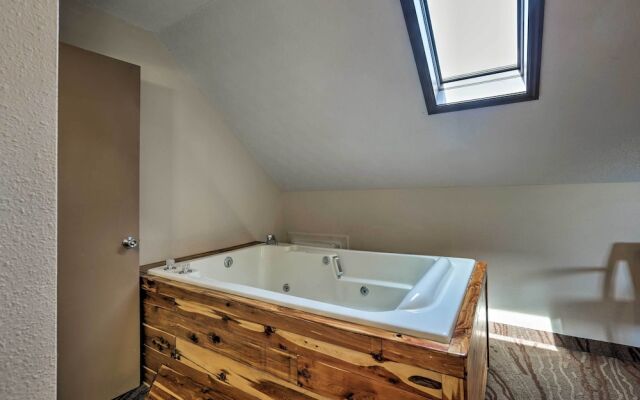 Burkesville Apt w/ Deck, Views & Pool Access!