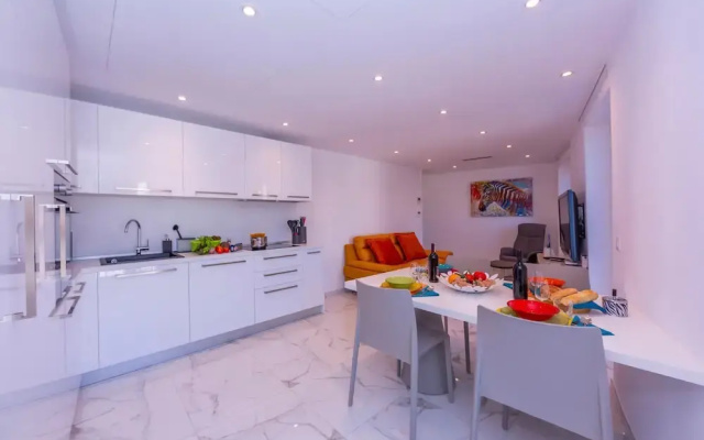 Yellow View Apartment