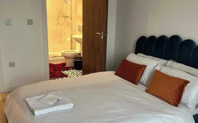 Luxury Apartment - Lakeside