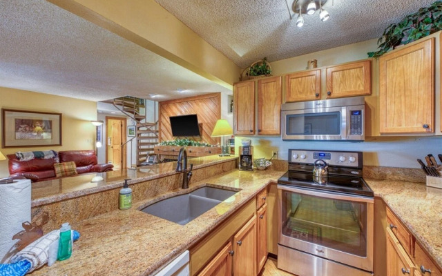 2 Bedroom Condo in Keystone - West Keystone