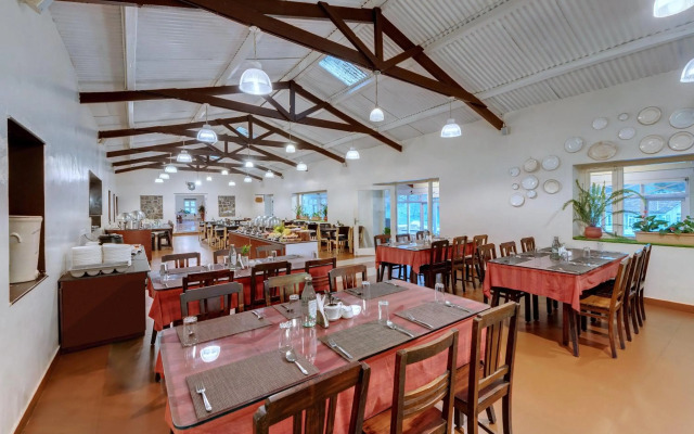 OYO Premium Golf Club Road