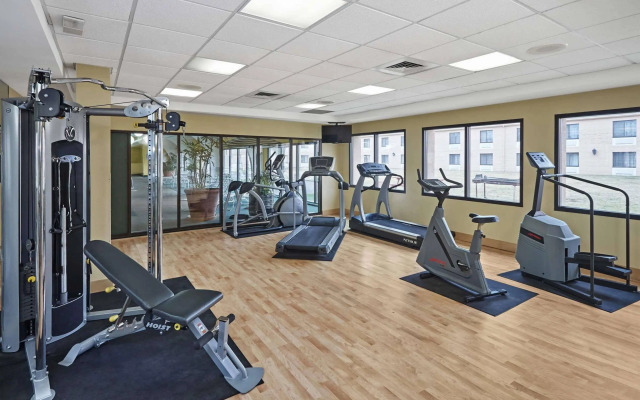 Howard Johnson Plaza Hotel by Wyndham Madison
