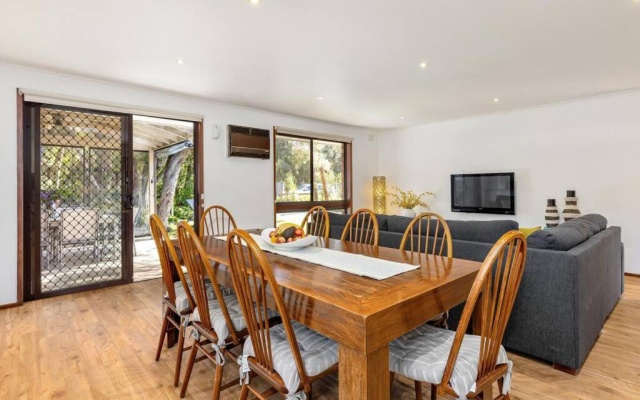 Casa Bella - perfect for families, only 700m to front beach – Guest Rooms – Melbourne