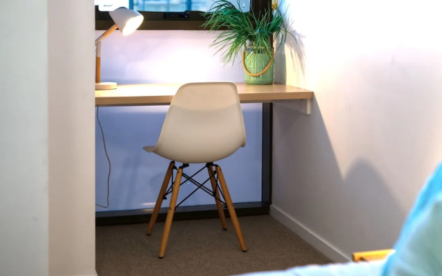 2BR Food Drink Hub Pool 2 Cars Gym Rooftop