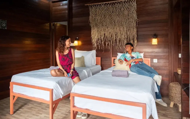 Mad Monkey Nusa Lembongan