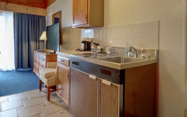 Waves Oceanfront Resort