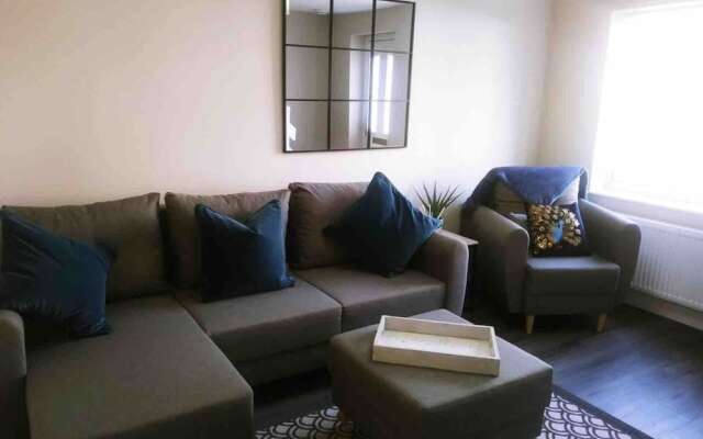 Ideal Selly Oak Home - Family or Business