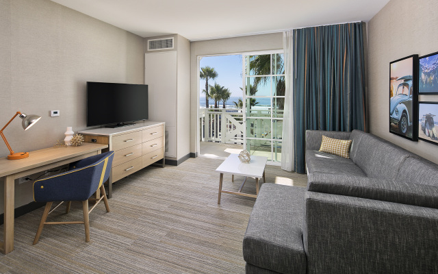 Inn at the Pier Pismo Beach, Curio Collection by Hilton