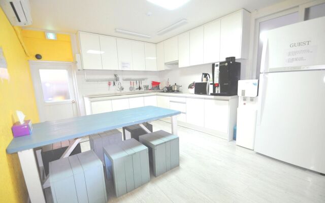 Slow Citi Guesthouse - Hostel