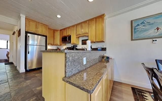 Spacious 2 BR Units at 1849 Condos With Free Pool, Parking & Wifi