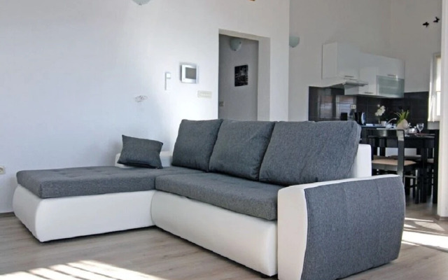 Central - 40m From the Beach - A3
