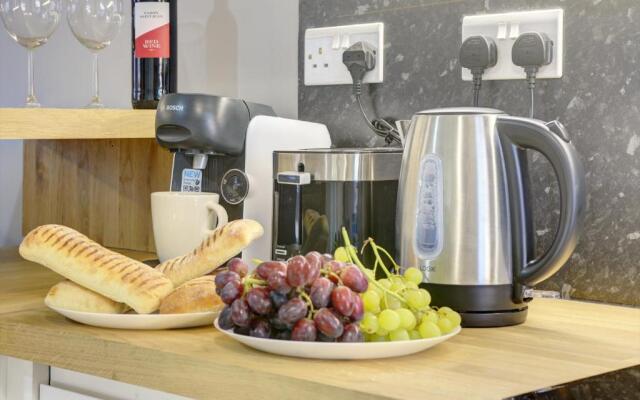 Modern 2BR House & Private Parking & Kid-friendly