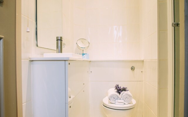 Modern Grove Court Apartment - ISMY