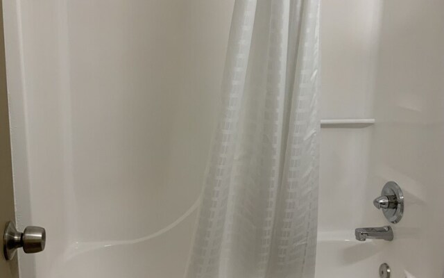 Days Inn by Wyndham Troy IL